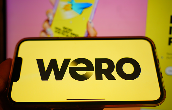 Ein Mobiltelefon, das das Logo von Wero anzeigt.