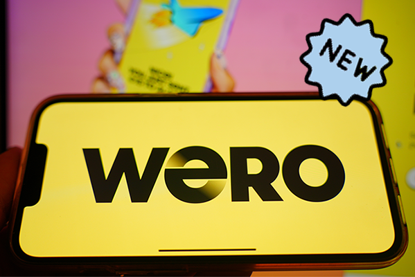 Ein Mobiltelefon, das das Logo von Wero anzeigt.